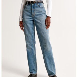 Abercrombie 90's Straight Ultra High Rise
